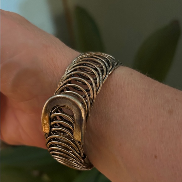 Jewelry - Silver toned Women's expandable Bracelet